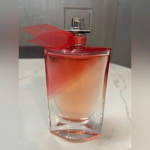 LA VIE EST BELLE EN ROSE EAU DE TOILETTE 3.4 oz. Just sampled.
